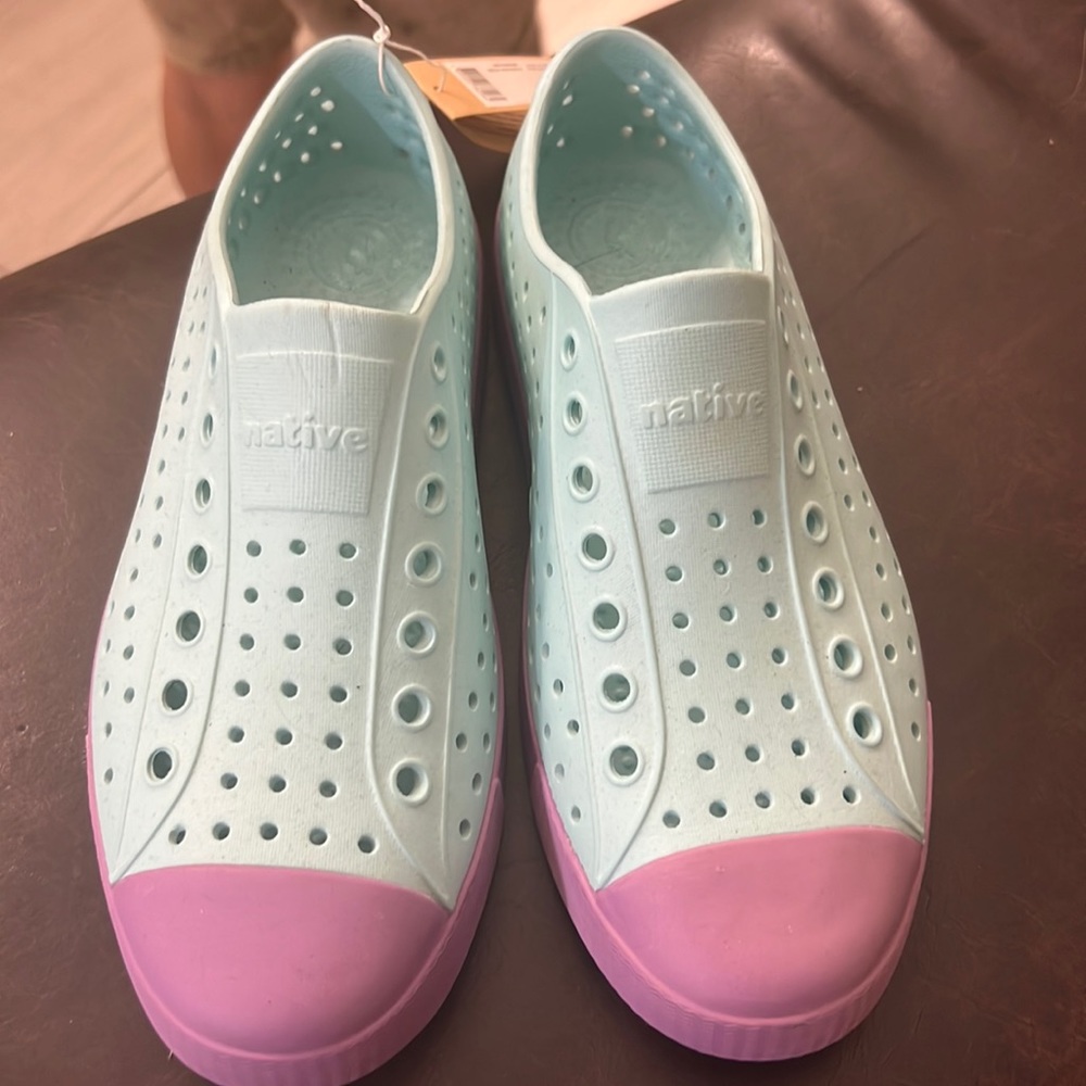 NWT size 8 native shoes